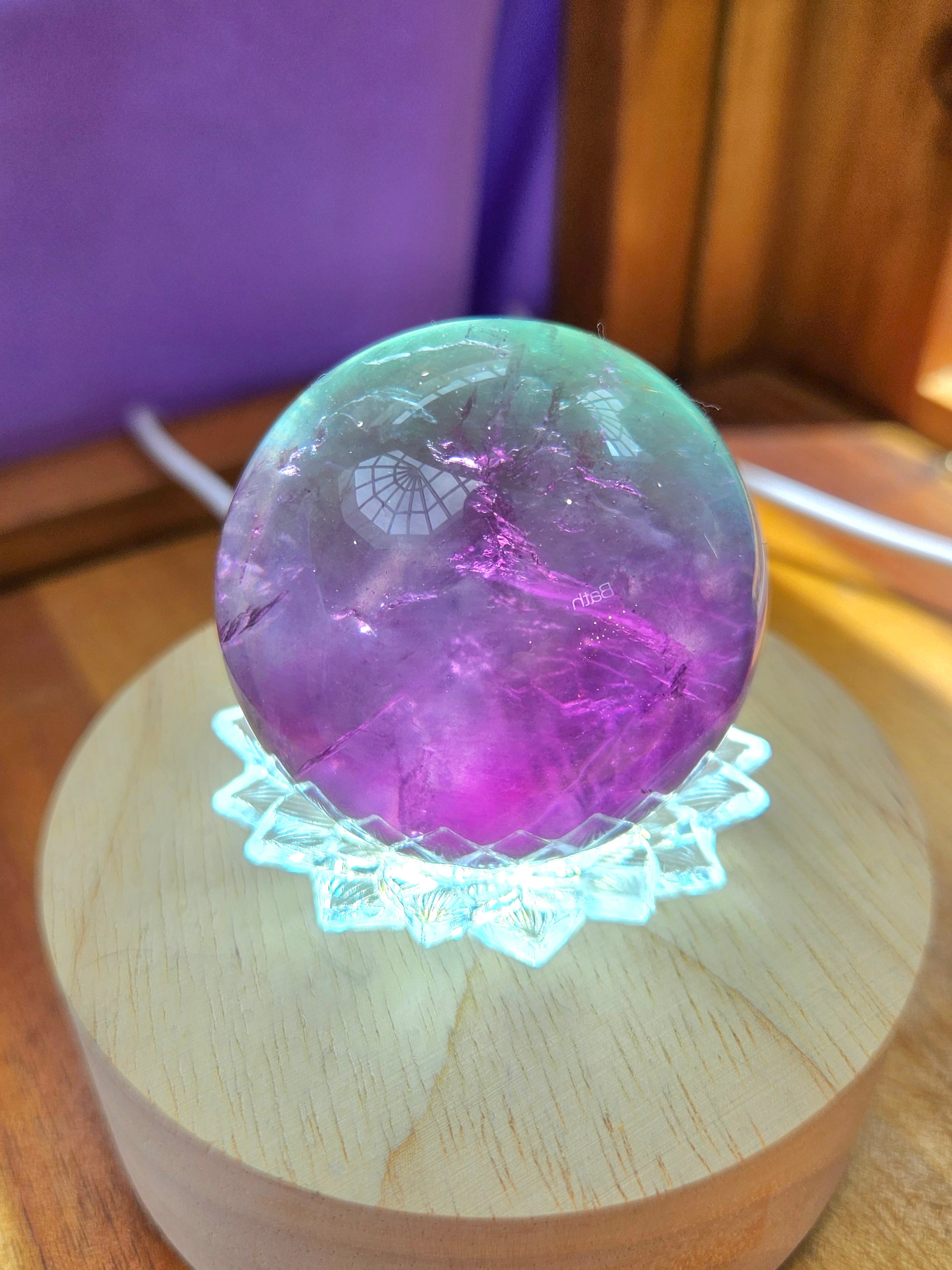 Lámpara Esfera de Fluorita en base rotativa